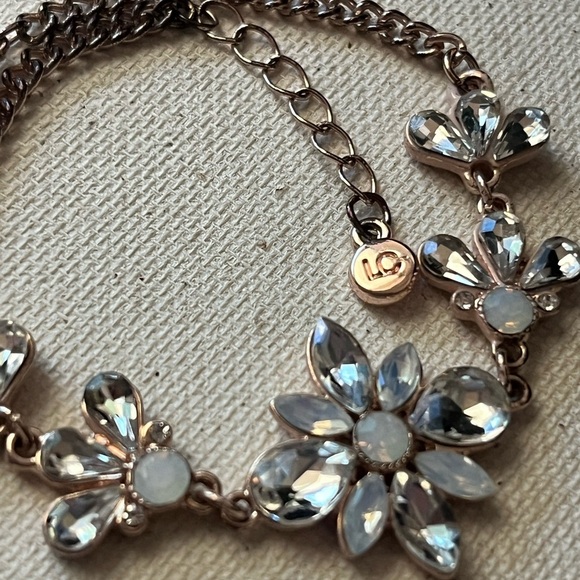 Jewelry - Elegant Floral Crystal Bracelet